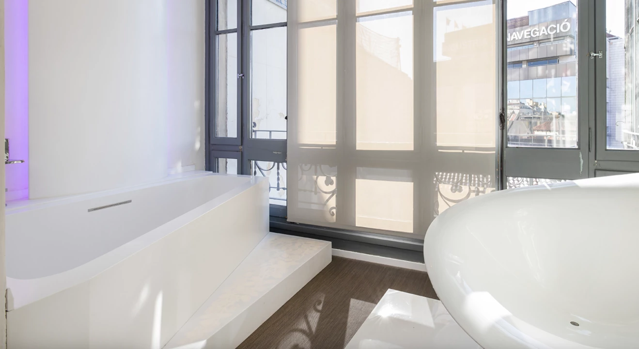 1679317916-Luxury property Barcelona passeig de gracia apartment Cyrillique bath.webp